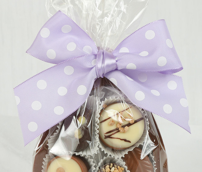 Half Milk Chocolate Easter Egg Shell with 7 Luxury Caramel Chocolates