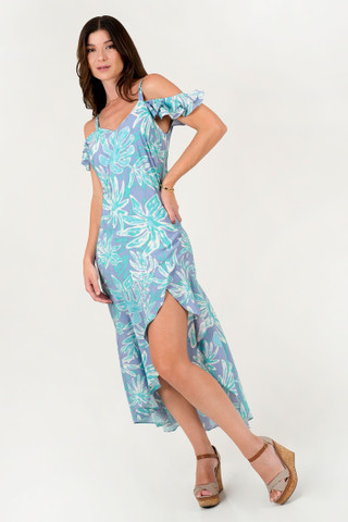 Aberturas estratégicas: sensualidad sutil en looks cotidianos