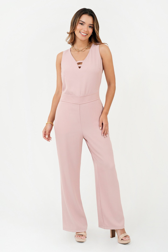 Classic chic renovado: básicos elegantes con un giro femenino