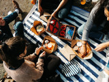 Cómo Vestir para un Picnic: Consejos de Moda y Comodidad para un Día al Aire Libre