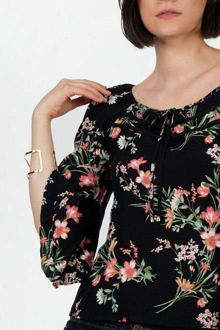 Blusa Chalis Rígido Estampado con Guipiur y Amarre