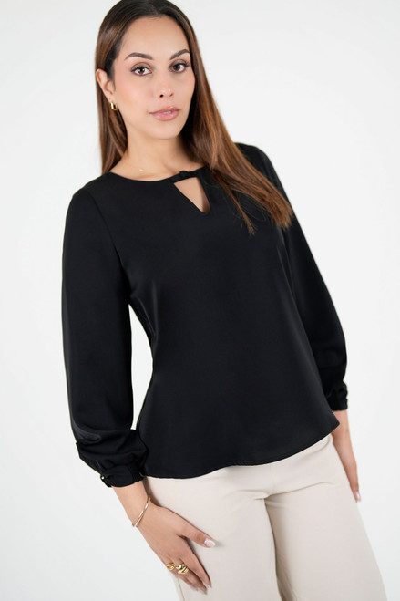 Blusa manga larga en seda con escote ojal