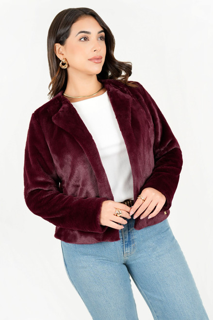 Chaqueta corta con cuello redondo