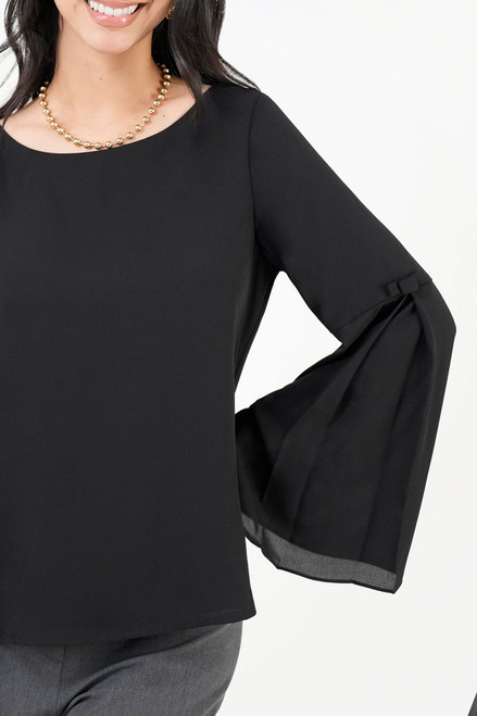 Blusa manga larga acampanada en gasa con escote ojal