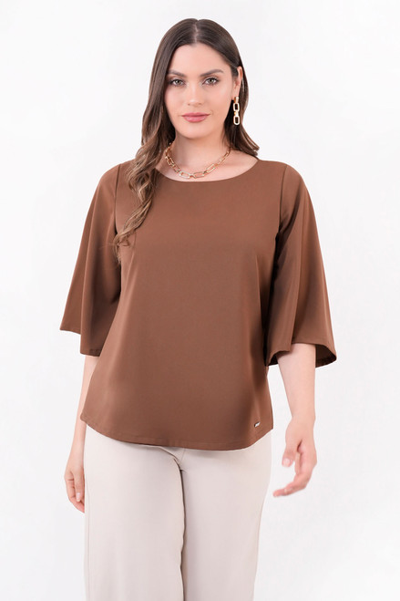 Blusa manga 3/4 en seda con escote V y mangas acampanadas