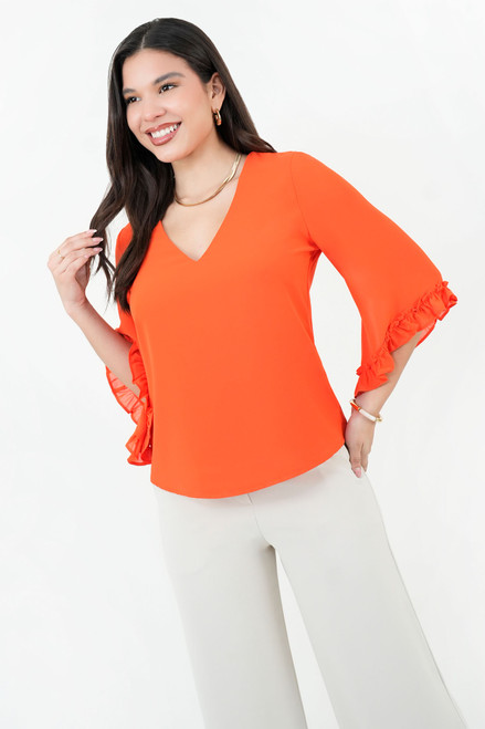 Blusa manga 3/4 en Brisa Bárbara con escote V, bobito en bocamanga y combinación de dos texturas.
