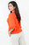 Blusa manga 3/4 en Brisa Bárbara con escote V, bobito en bocamanga y combinación de dos texturas.