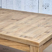 Close-up of the oak grain at the table’s corner, showcasing natural patterns