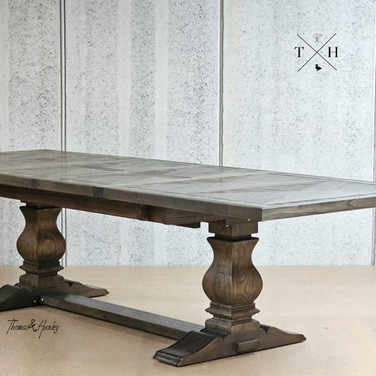 Side view of the table fully extended to 310cm, highlighting its length and stability. Side view of the table fully extended to 310cm, highlighting its length and stability.