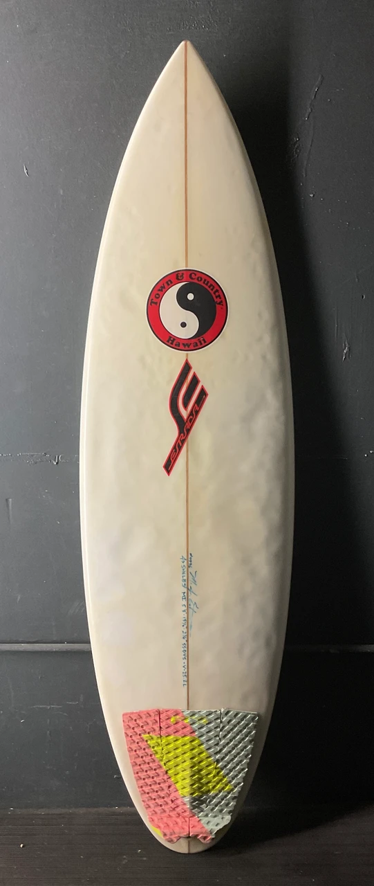 Town and Country 5'8 Surfboard photo 2