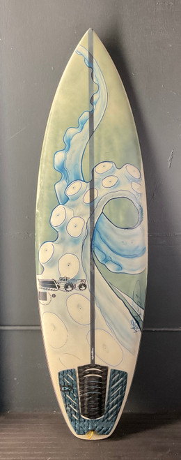 5’10” JS “Blak Box III” 30.50L Used Surfboard #44059