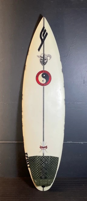 5’11" Town & Country “Supersport” 26.8L Used Surfboard #49542
