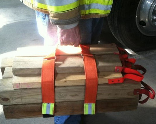 Cribbing strap tote carries 9 or 12 4x4 pieces of cribbing
