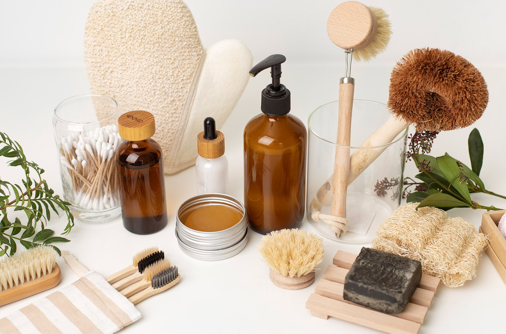 Best Toiletries for Airbnbs: Single-Use vs Dispensers