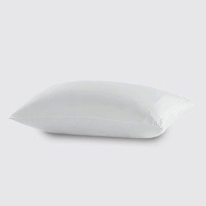 Quiet pillow protector for hotel guest comfort