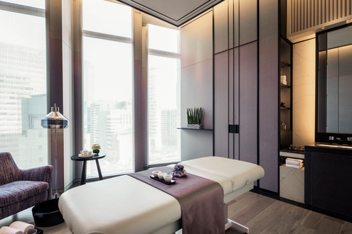 How to Choose a Massage Table for Your Spa