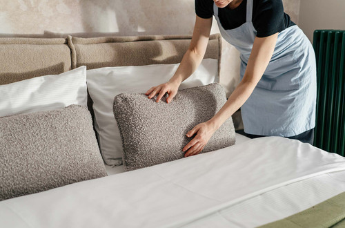 10 Airbnb Cleaning Mistakes That Cost You 5-Star Reviews