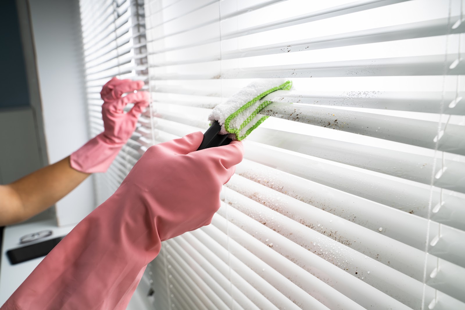 How To Clean Faux-Wood Venetian Blinds How To Clean Faux-Wood Venetian Blinds