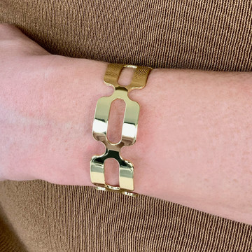 Circulos Gold Cuff Bracelet. Attract positivity and abundance with our minimalist jewelry.