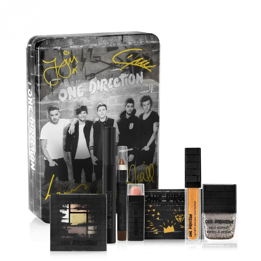 ONE DIRECTION 7 PCS TAKE ME HOME MAKEUP SET: LIP GLOSS + EYESHADOW