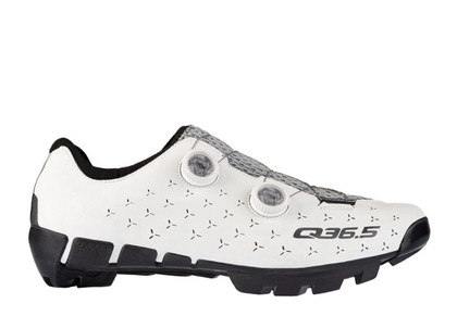 Q36.5 Chaussures d'aventure uniques