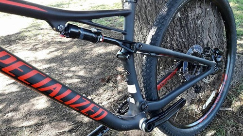 Detalle del cuadro de carbono de la Epic Comp Carbon 2018