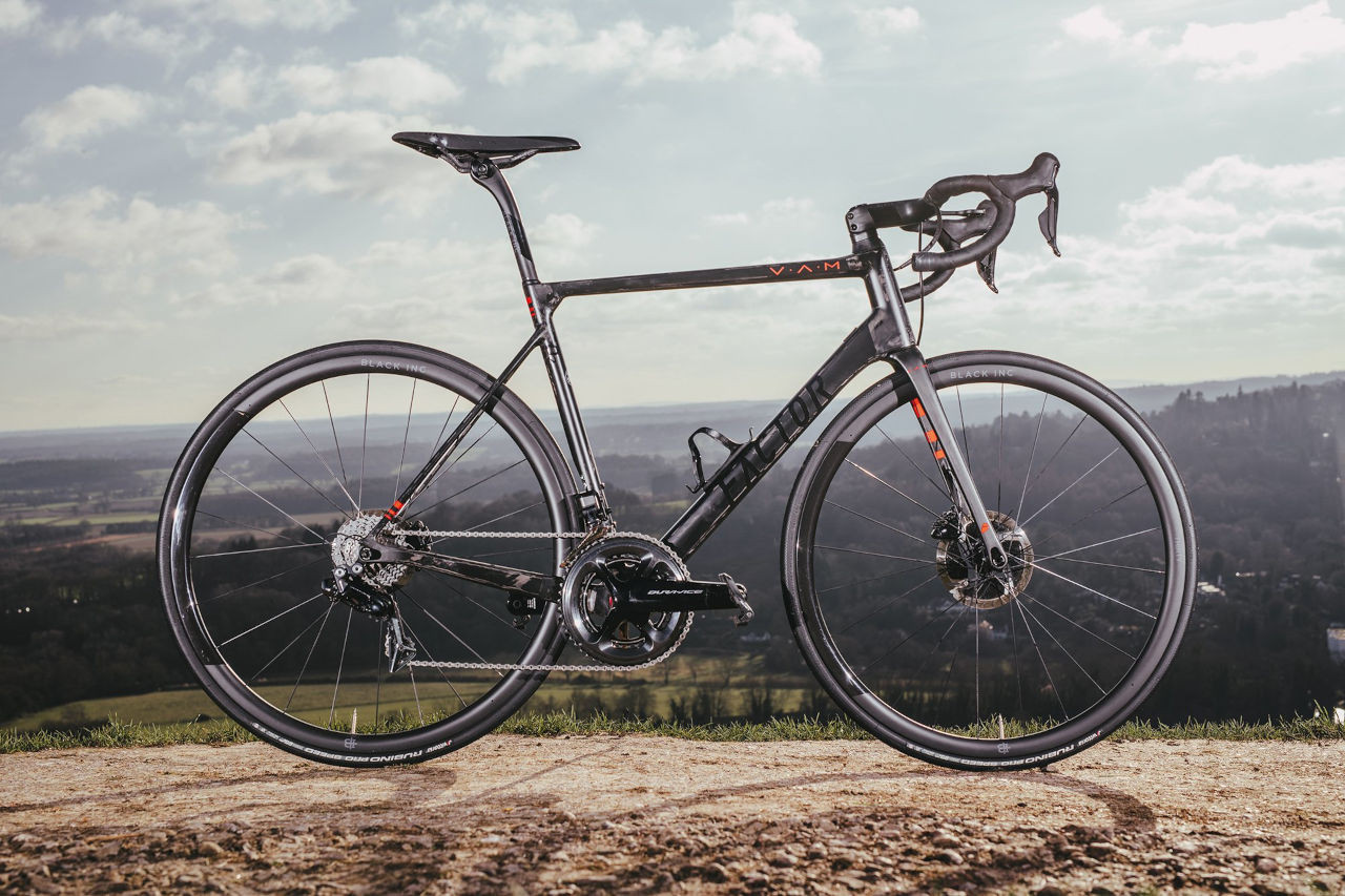 Nuevos lanzamientos en el Tour: nuevas Orbea Orca 2024 y Factor O2 VAM
