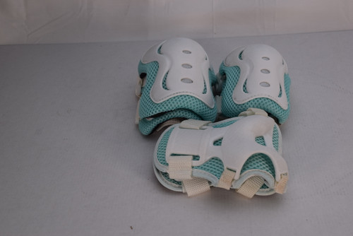 Slightly Used Lenexa Protective Pads | Teal/White, Youth Small 