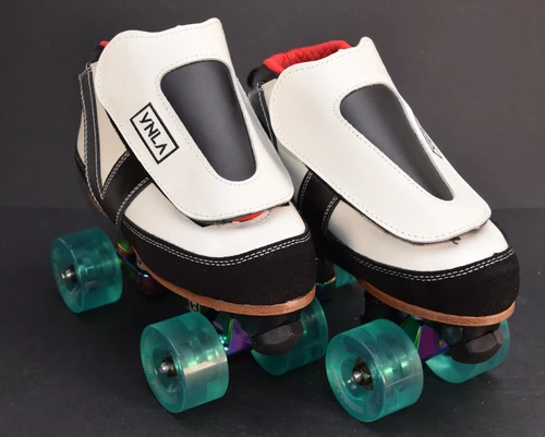 *Slightly* Used VNLA Evolution Medallion Plus Skate | Men's 5 (Ladies'6)