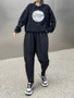 [EAM] Black Printed Back Zipper Sweatshirt New Round Neck Long Sleeve Women Big Size Fashion Tide Spring Autumn 2026 1DJ0624
