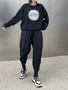[EAM] Black Printed Back Zipper Sweatshirt New Round Neck Long Sleeve Women Big Size Fashion Tide Spring Autumn 2026 1DJ0624