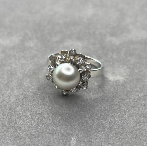 14K White Gold Natural Oyster Pearl and Diamond Ring