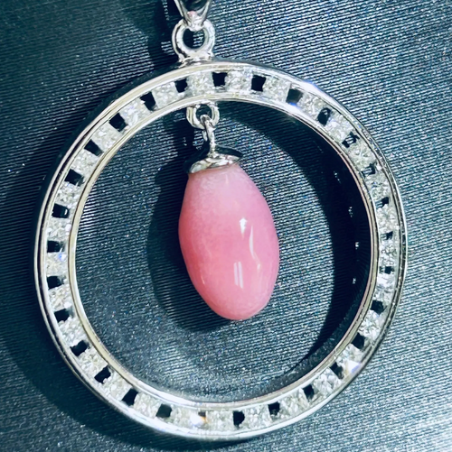 Vintage Natural Pink Conch Pearl Pendant | Princess Cut Diamond Circle | 18K White Gold Necklace | Flame Pattern Conch Pearl | Fine Jewelry
