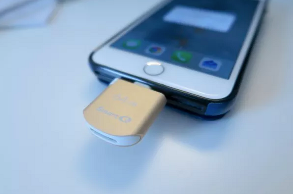 Review from the Gadgeteer on SmartQ AU606