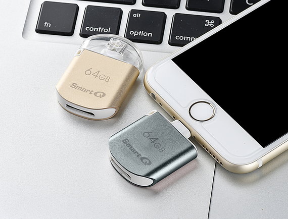 AU606 32GB Gold MFI Lightning Pen Drive