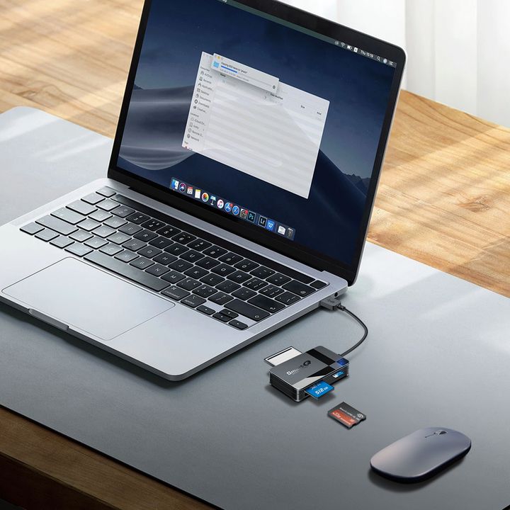 SmartQ C368 reader plugged into a laptop