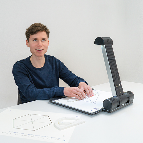 Man gebruikt Tactonom reader om figuur te verkennen