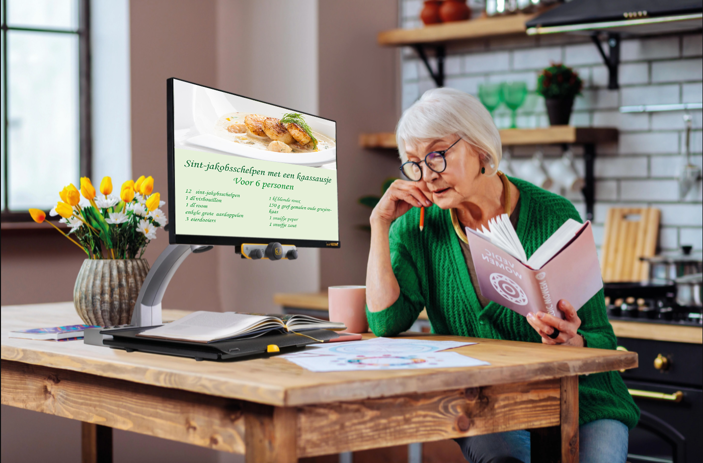 Vrouw gebruikt beeldschermloep om tekst te lezen