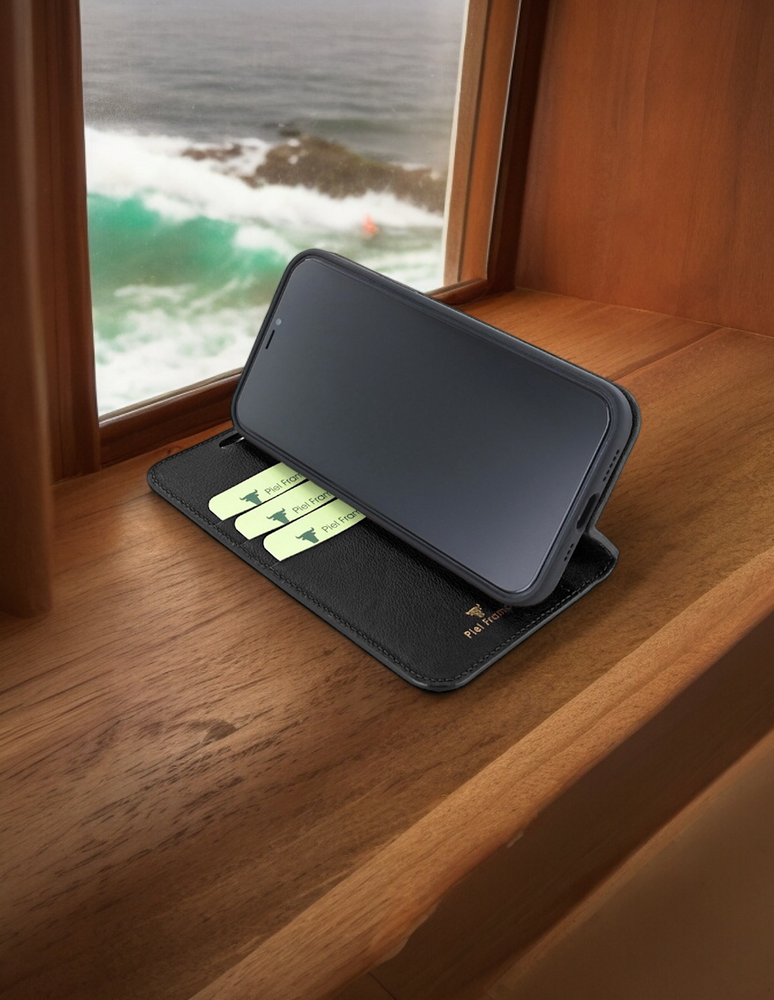 Piel Frama Black FramaSlim Leather Case for iPhone 16e