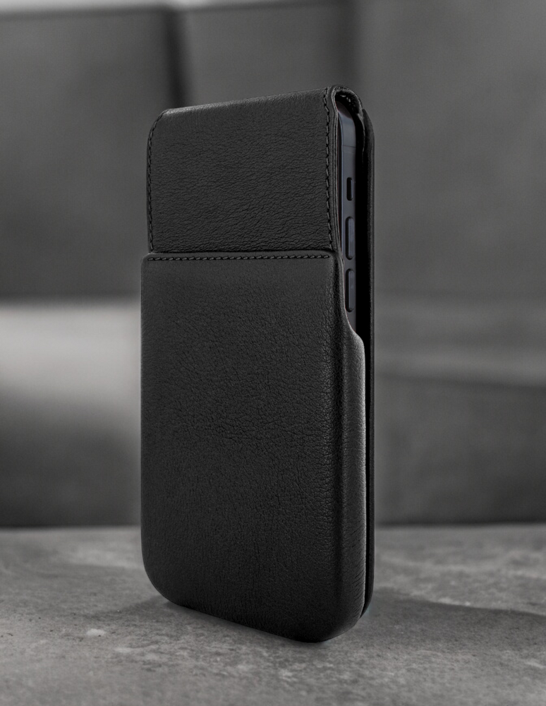 Piel Frama Black iMagnum Leather Case for iPhone 16e