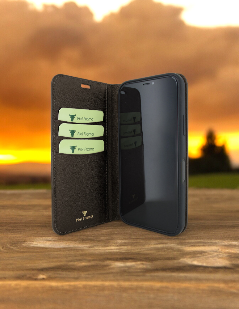 Piel Frama 524 Brown FramaSlim Book Style Leather Case for iPhone 17