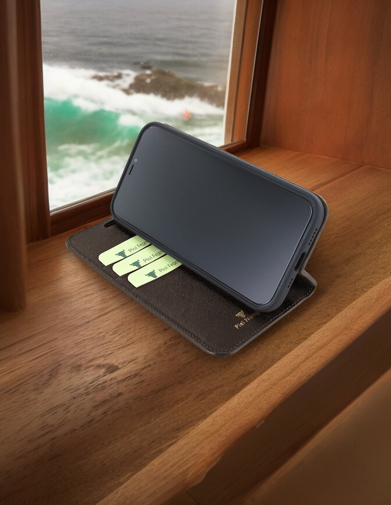 Piel Frama 524 Brown FramaSlim Book Style Leather Case for iPhone 17