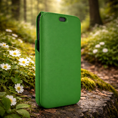 Piel Frama Green iMagnum Leather Case for iPhone 16e