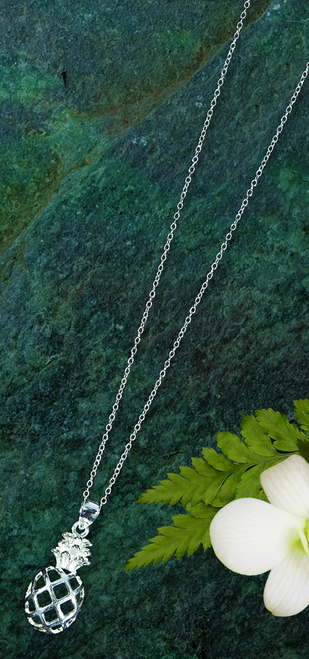 Ku'uipo Sterling Silver Pineapple Lattice Necklace