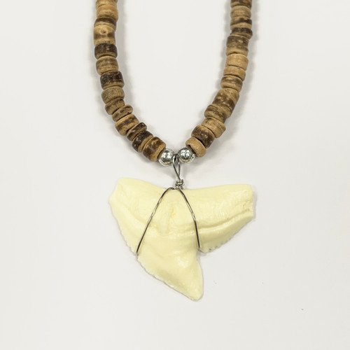 Amazon.com: exoticdream Shark Tooth Rasta Short Beads Necklace Handmade  Hawaiian Style Beach Boy Men: Clothing, Shoes & Jewelry