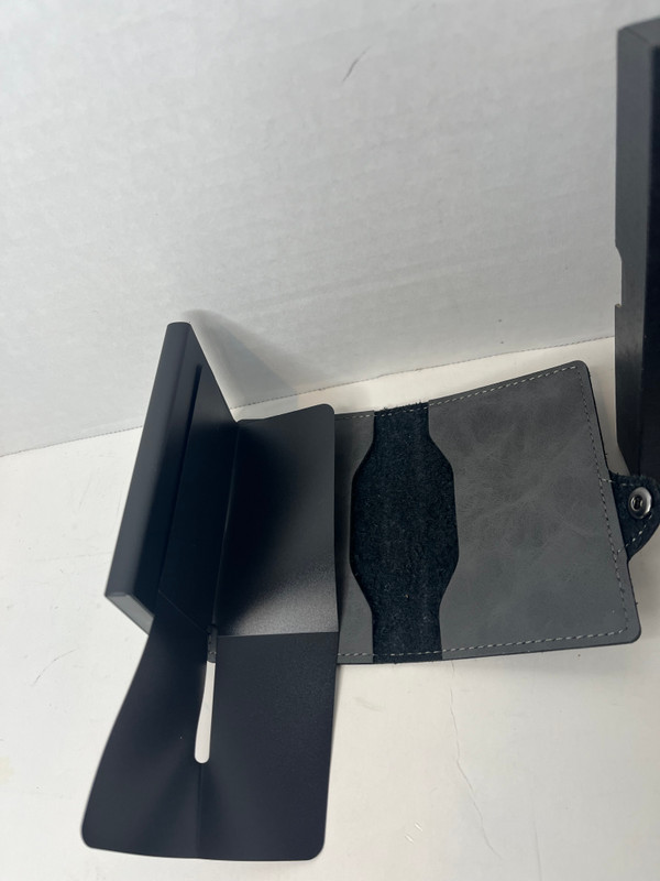 Distressed American Flag Gray Leather Pop Up Wallet