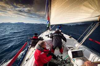Cold Weather Sailing Gear Guide for Winter Conditions