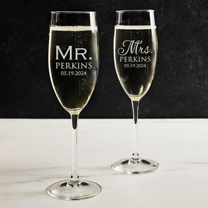 Engraved Personalized Mr and Mrs Champagne Glasses Engraved Personalized Mr and Mrs Champagne Glasses