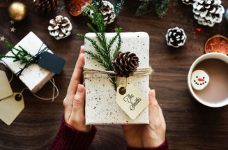 How to make a name plural vs. possessive: Helpful hints for personalizing gifts How to make a name plural vs. possessive: Helpful hints for personalizing gifts