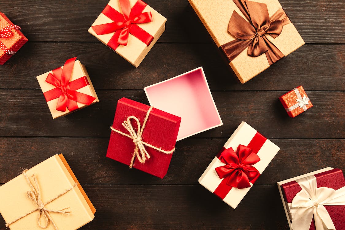 2022 Best Personalized Holiday Gift Ideas for Employees